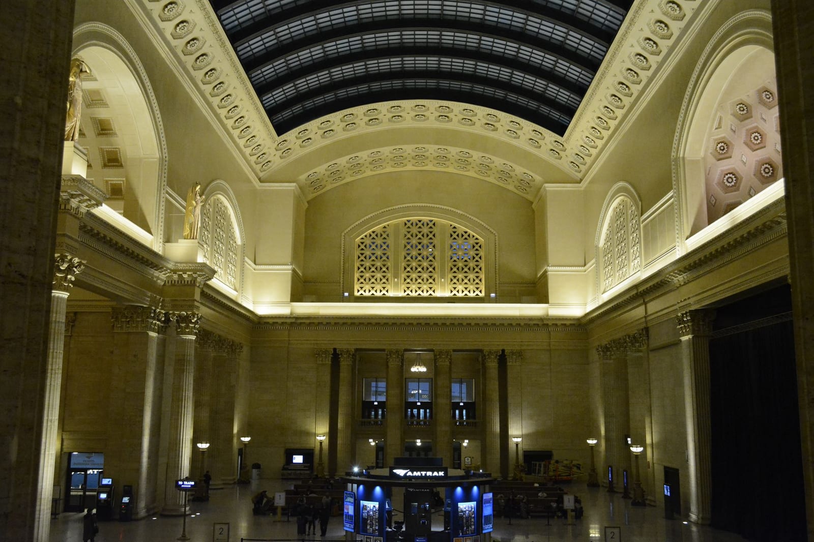 The barrel-vaulted skylight and columns of the Great Hall at Chicago Union Station